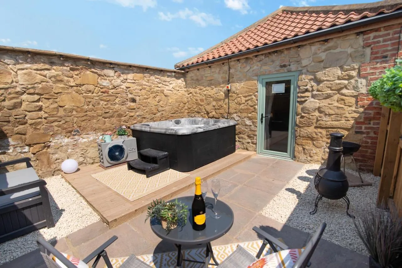 The Old Moat Barn - With Private Hot Tub Villa Stockton-on-Tees 0*,