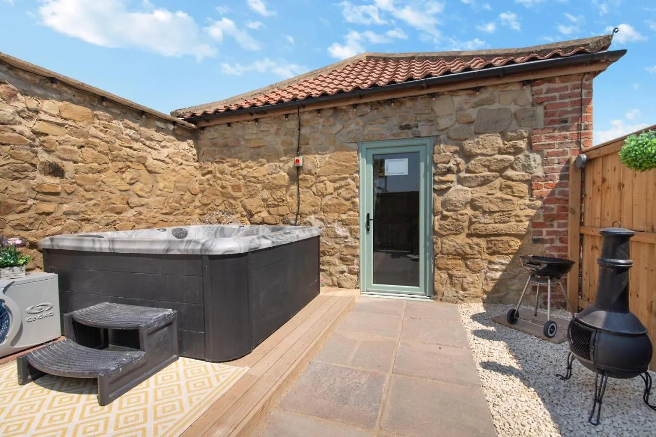 The Old Moat Barn - With Private Hot Tub Villa Stockton-on-Tees 0*,